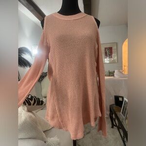 NWT! Elan waffle knit cold shoulder top..rounded hem